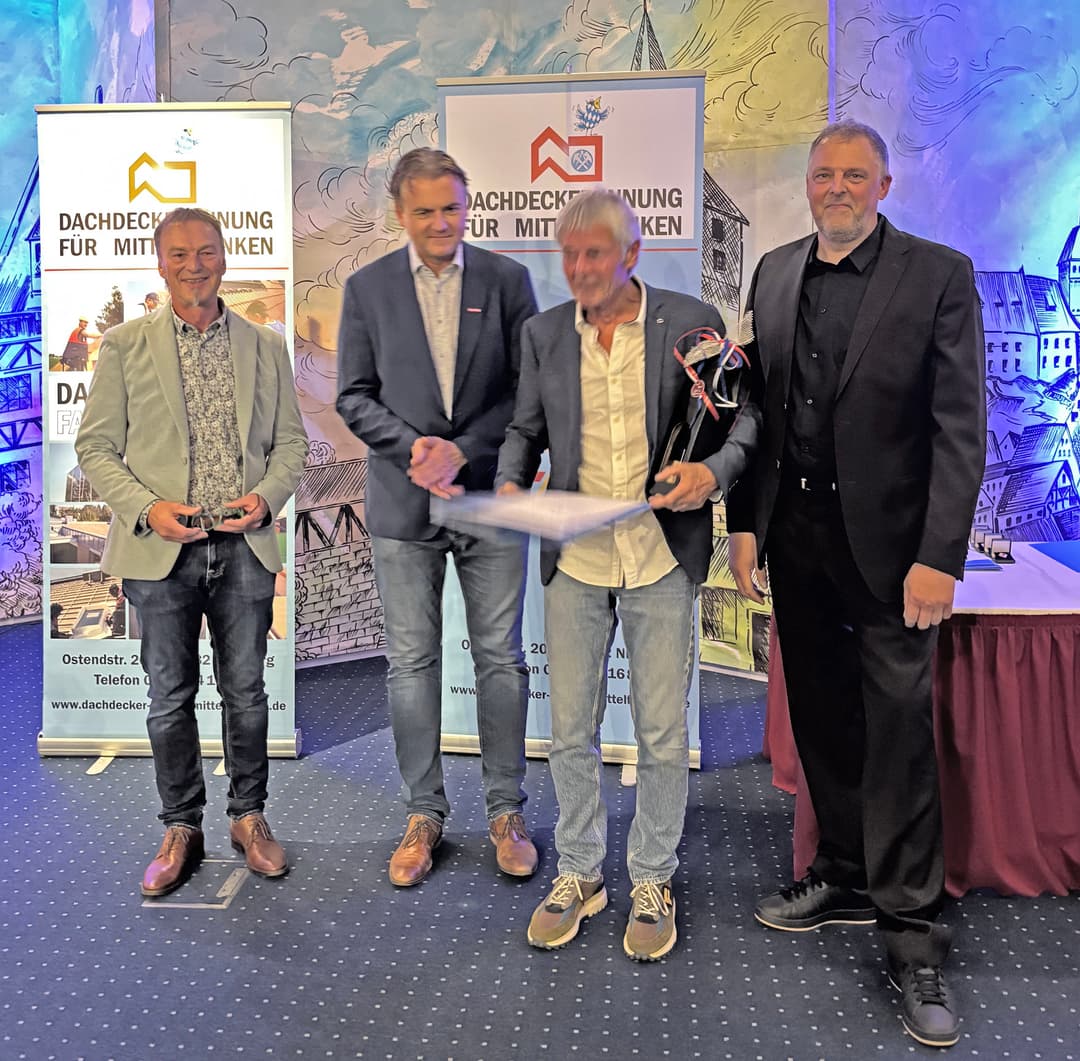 Goldener Meisterbrief für Walter Mümmler (2. V. re.)