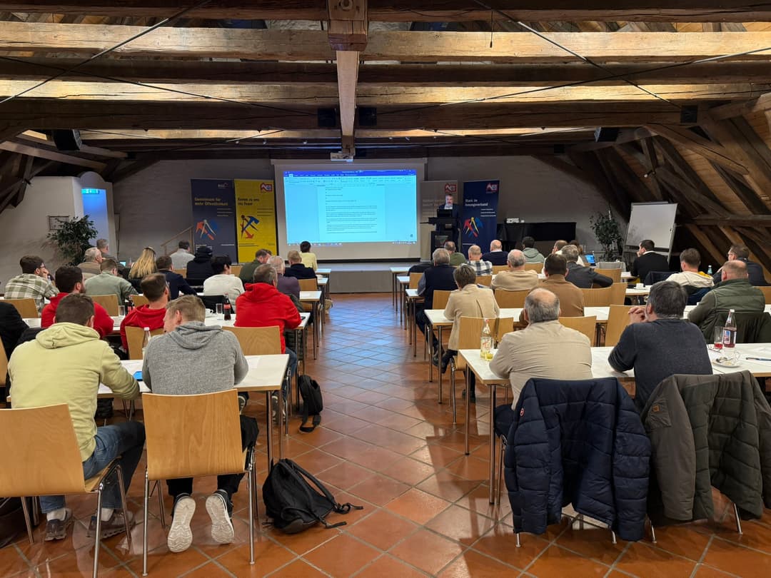 Aktuelle Fälle aus dem Baurecht stellte der juristische Berater des LIV Bayern, RA Michael Schuster, vor.